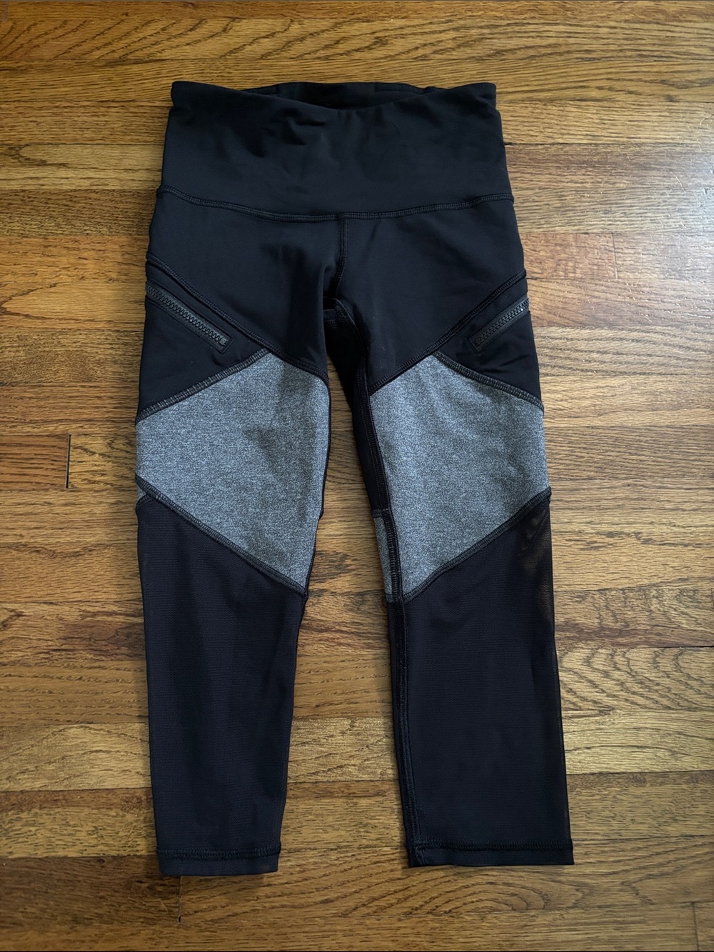 Ivivva girls black and grey zipper and mesh panel capri cropped leggings